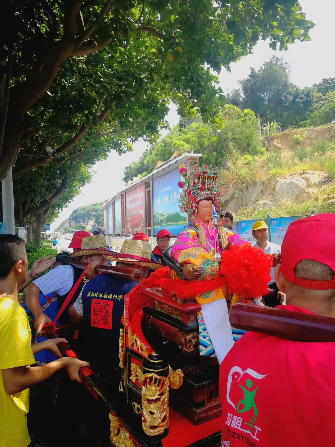 大愛媽祖汕頭華陽媽祖珠珍祖廟回湄洲謁祖進香又捐資助學