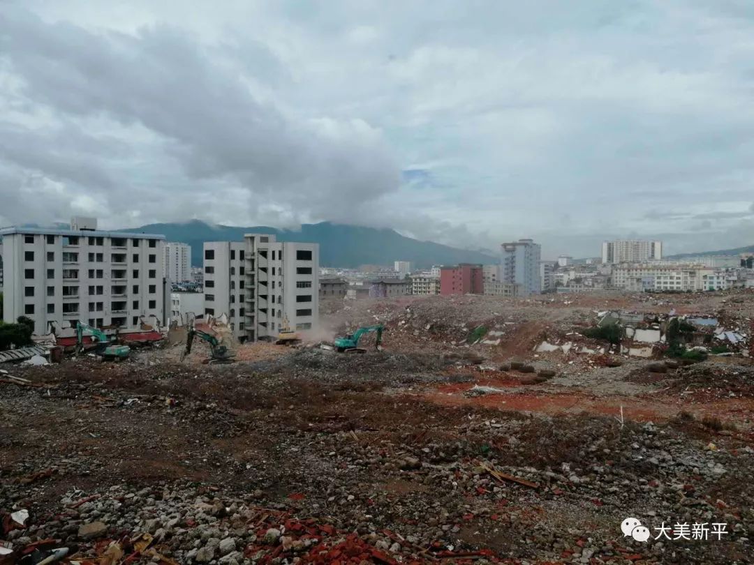 赖朝东同志汇报教育资源布局调整情况观摩西片区规划建设情况并且听取