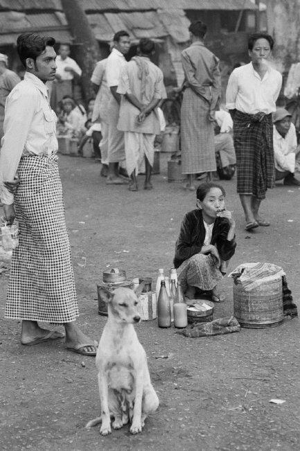 76年缅甸首都仰光小和尚不少 老百姓日子过得还不错