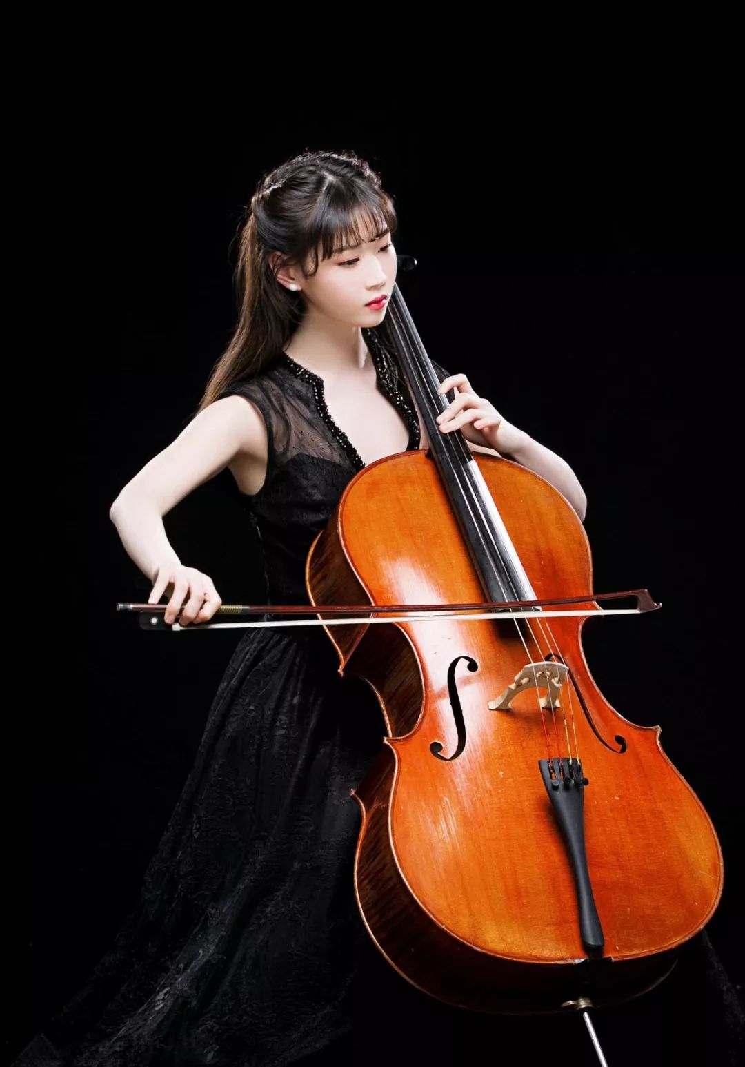 艺术导赏大提琴名曲品鉴感受音乐贵妇的热烈丰富