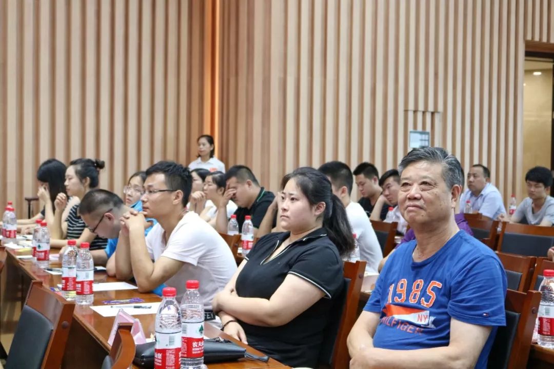 广东鸿威会展集团主席王登云,中国肉类协会牛人俱乐部分会主席马广胜