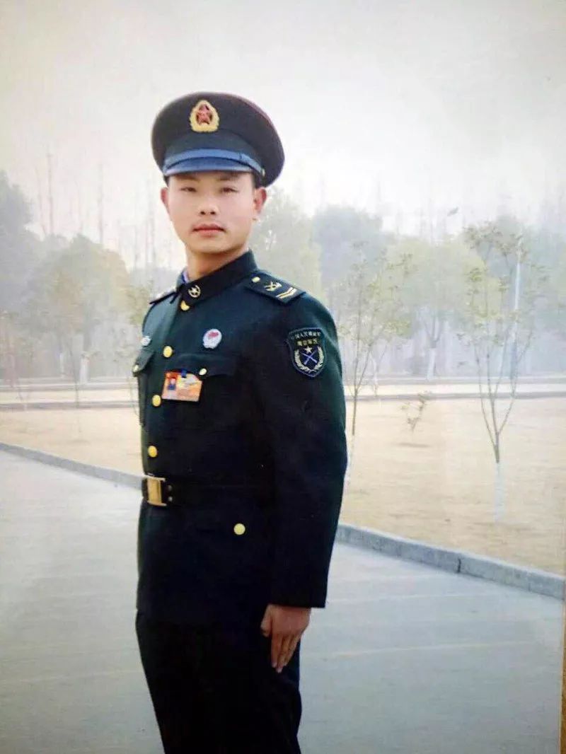 陆军少校 年轻图片