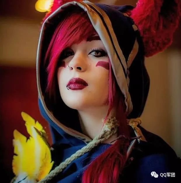 英雄联盟霞cosplay气场爆棚的红发小姐姐