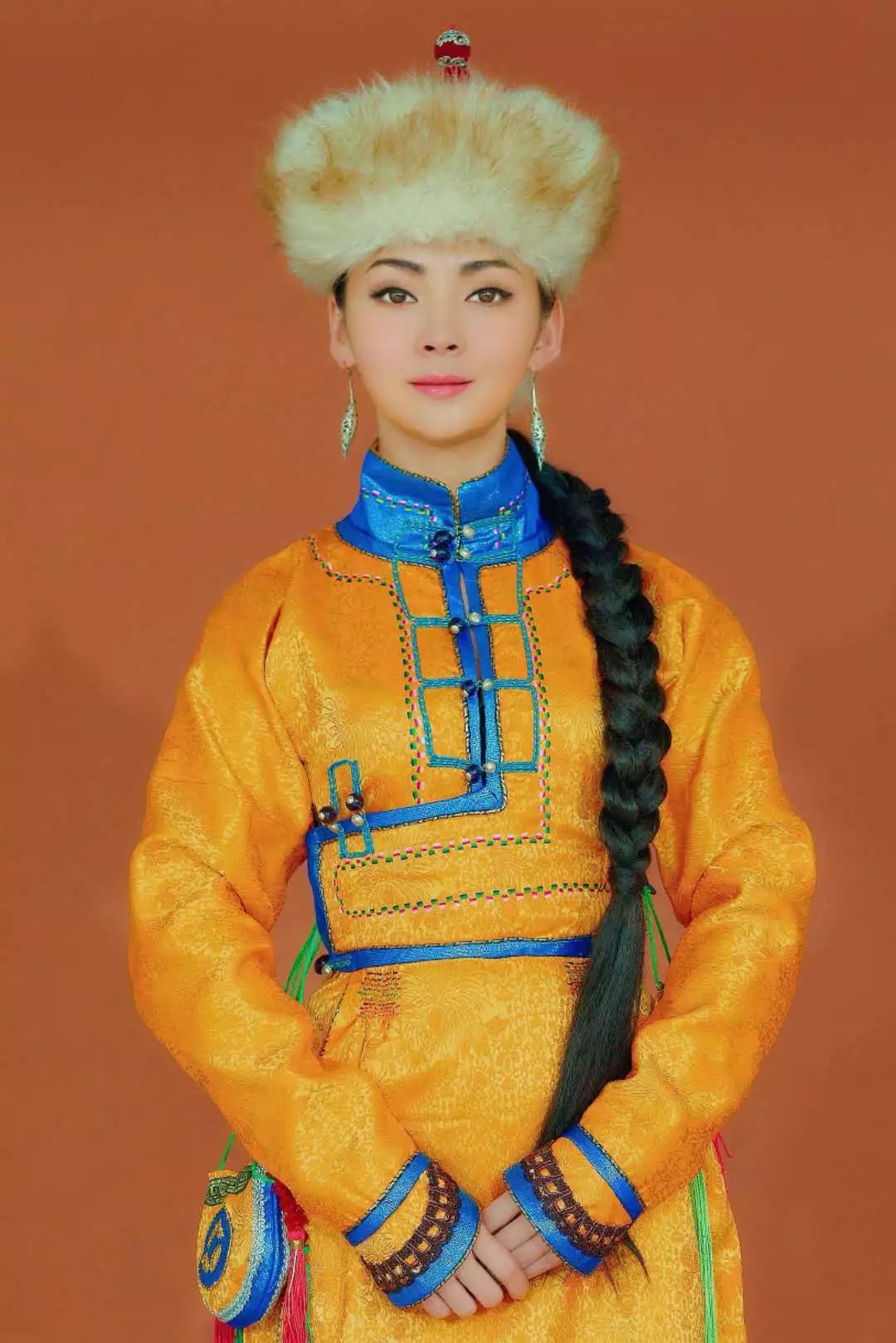 内蒙古阿拉善文化旅游形象大使,蒙古土尔扈特部第十五代公主,中国蓝