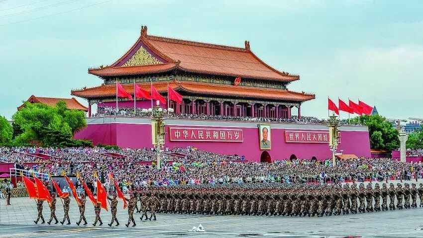 日益强大,我们在享受这些军人带给我们的安定的同时,应该时刻心怀祖国