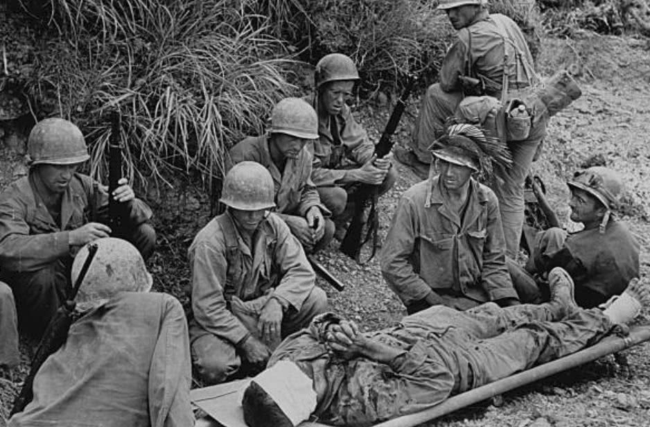 冲绳岛战役老照片:击杀约10万日军,美军士兵称这是噩梦