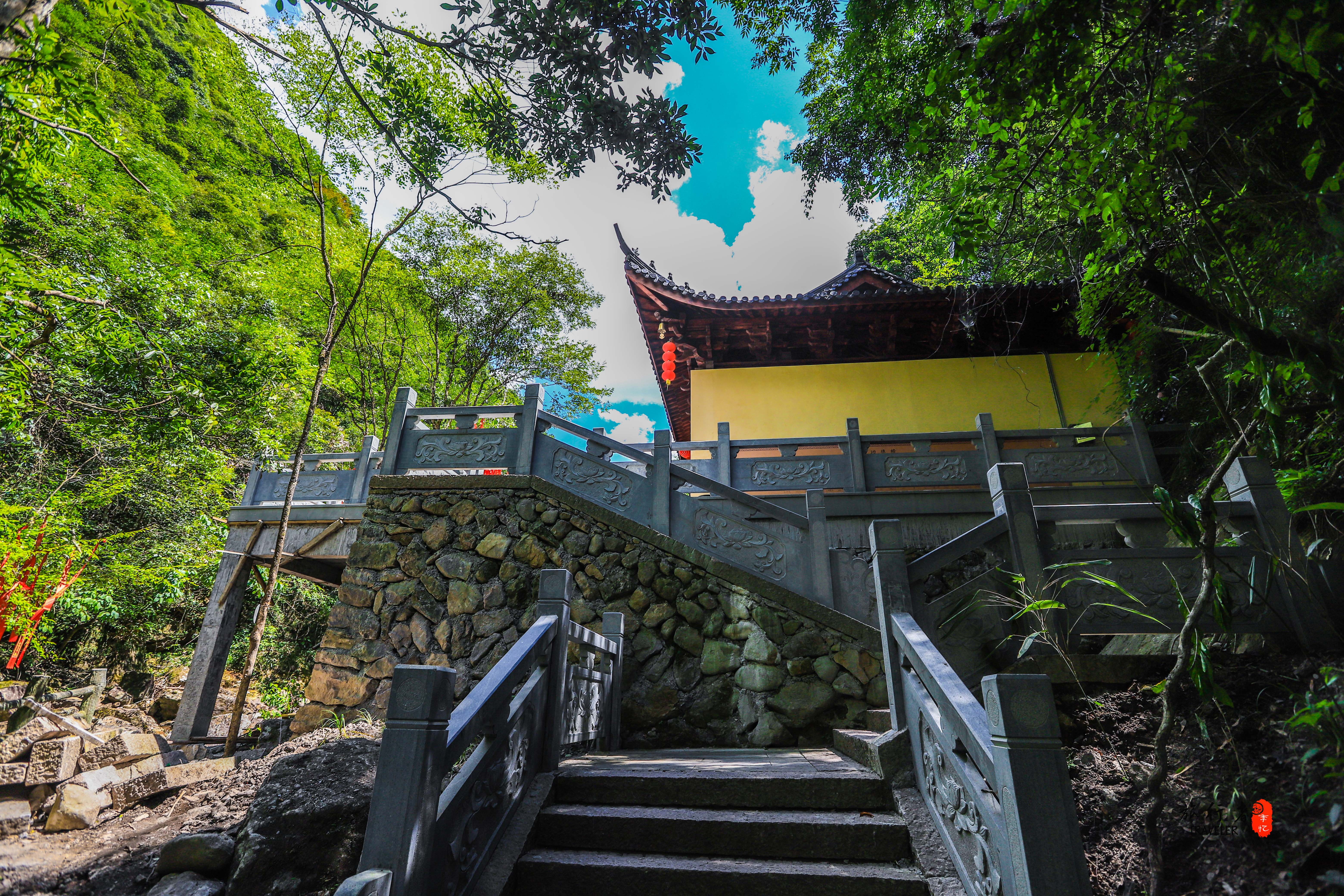 這裡有千佛山景區,刺激的漂流,湯顯祖,獨山石牌坊,紅色之路,都寫滿了