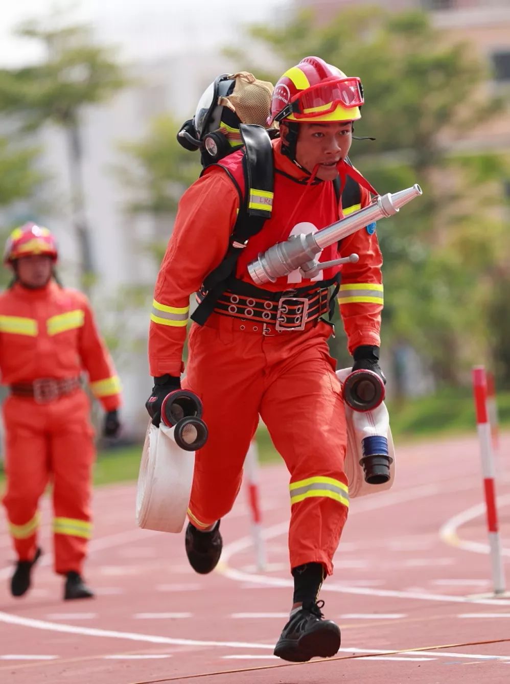 八一献礼消防员眼中的中国消防
