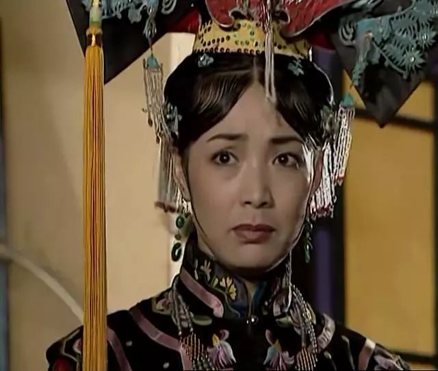 在赵薇林心如版的《还珠格格》中,戴春荣饰演的是乾隆的皇后,也是剧中