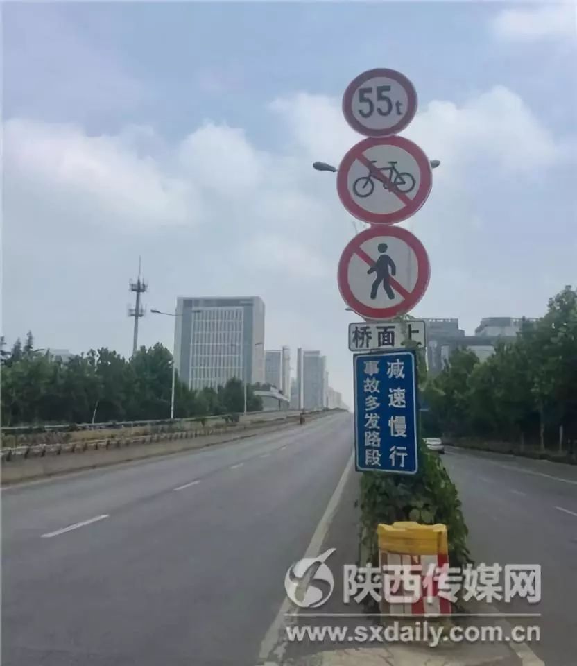 过街天桥标志图片