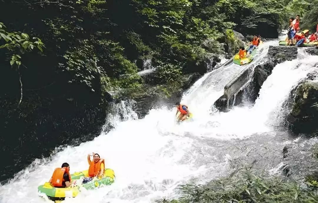 王者歸來平江石牛寨蟒洞峽谷漂流一日遊8月10號198人一漂跨三省