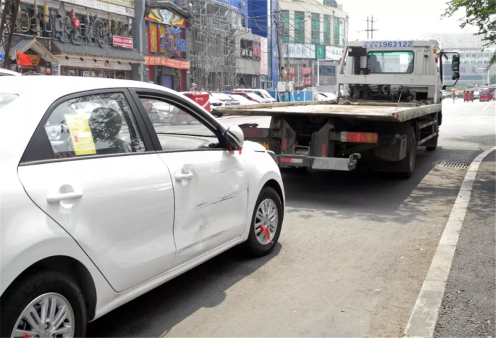 撞了豪車不賠會坐牢嗎 撞了豪車保險公司賠嗎