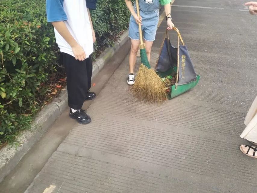 社会实践图片背影学生图片