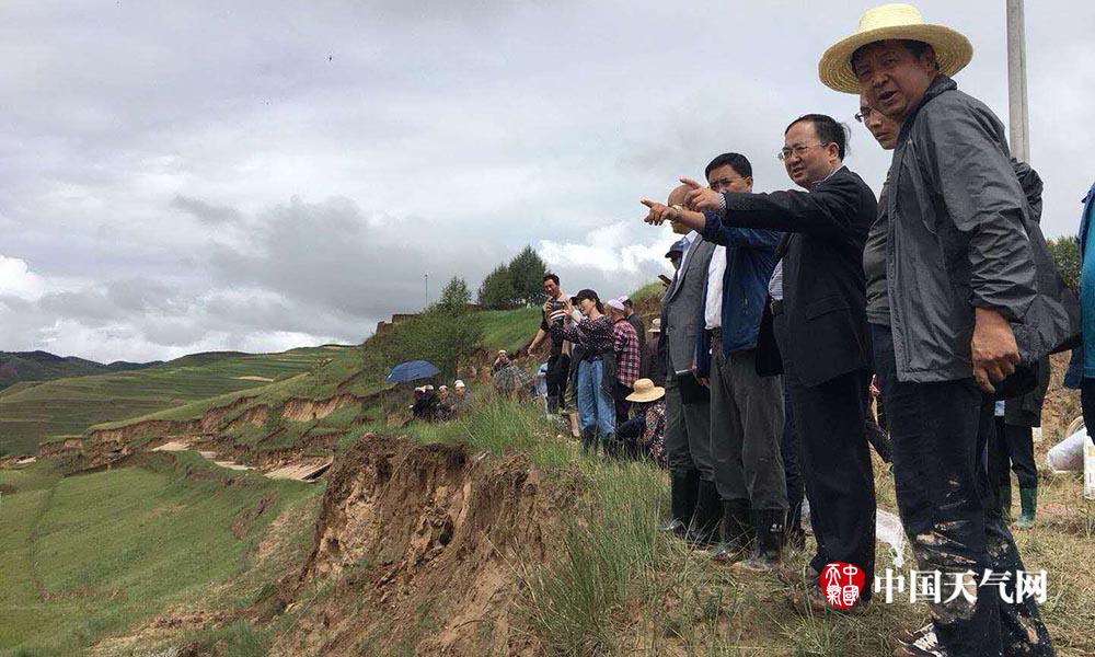 青海海东市出现强降雨 化隆发生山体滑坡