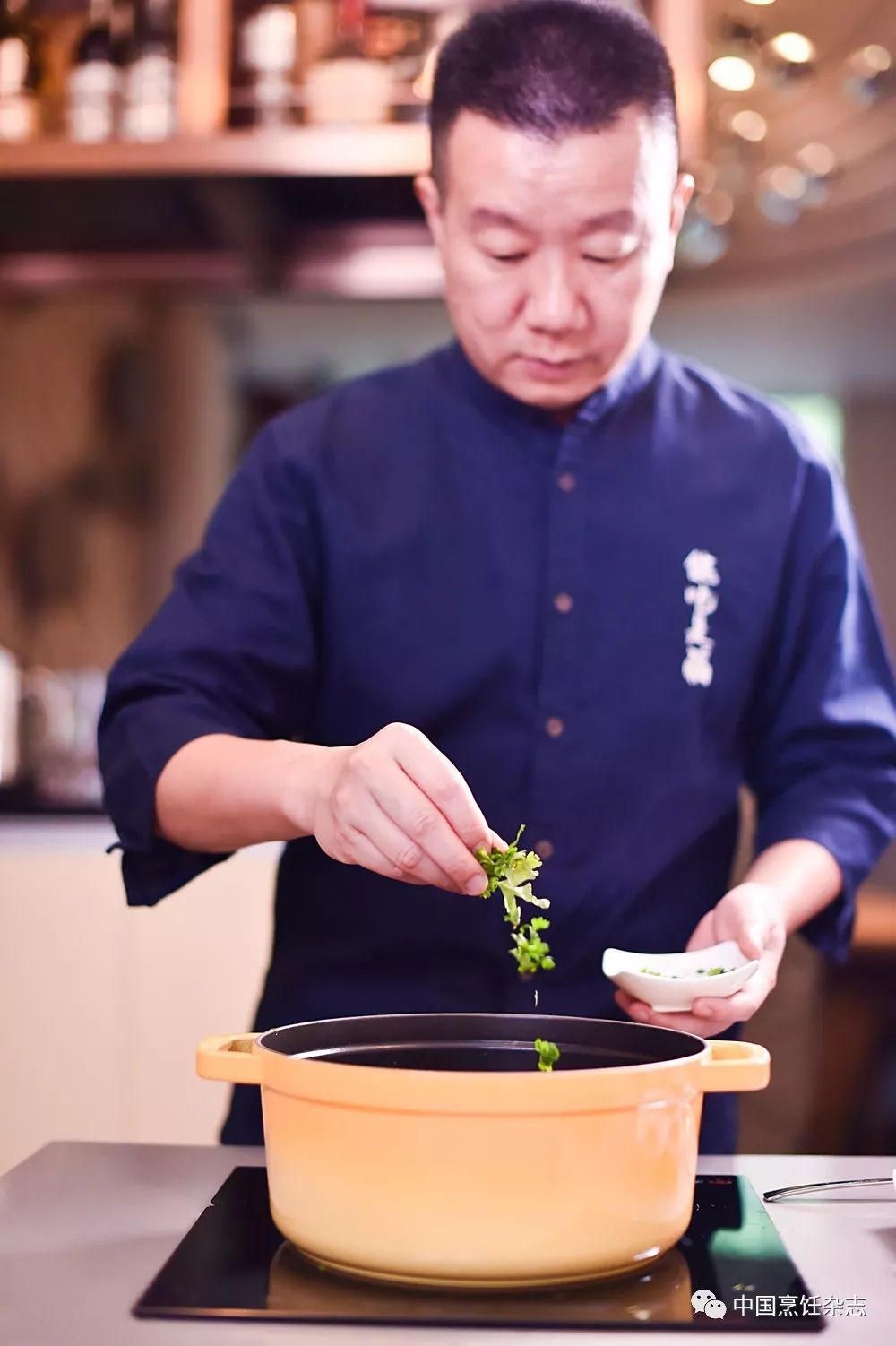 餐饮人生梁子庚创意简单传统爱