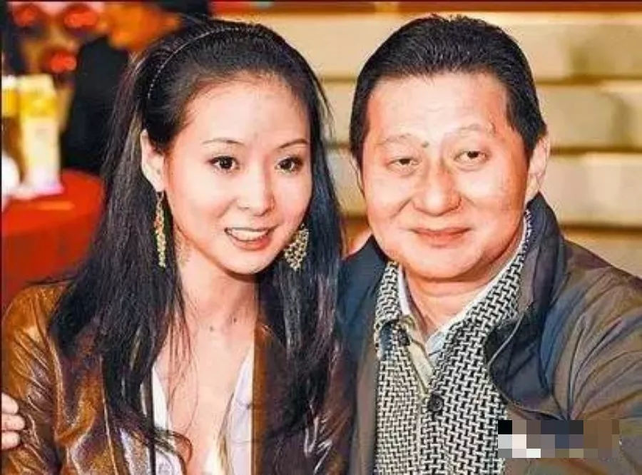 是因为他就是台湾第一名媛孙芸芸的爸爸 孙道存的第一任妻子王文莲