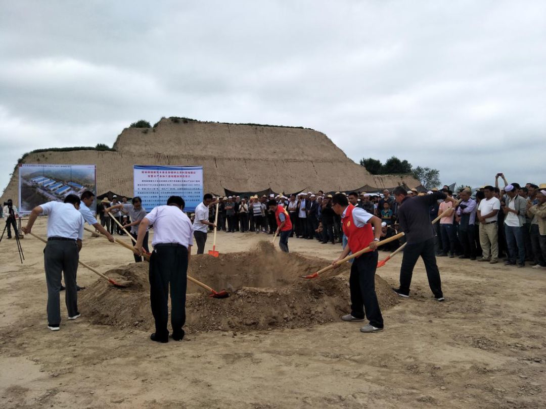 7月28日,碧桂园集团援建东乡县龙泉镇拱北湾村易地搬迁安置点产业加工