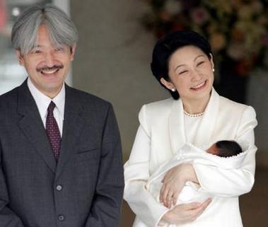 學生時代就和文仁親王訂婚，她是紀子妃，生了日本皇室唯一的男丁 歷史 第1張