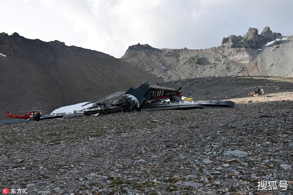 一架小型飛機在瑞士阿爾卑斯山區墜毀 致20人死亡