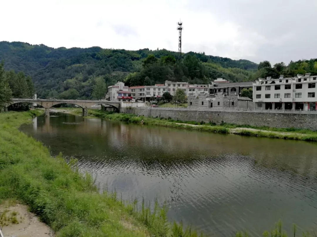 霍山县水务局到漫水河镇调研人饮项目