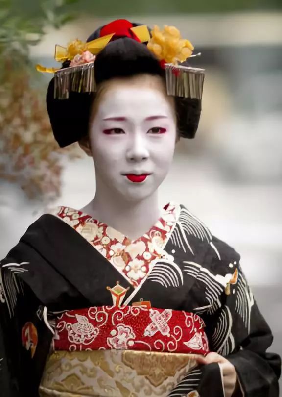揭开日本艺伎的神秘面纱——那些有关艺伎的前世今生