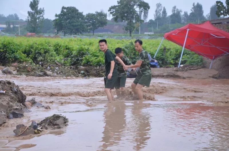 偃师暴雨图片