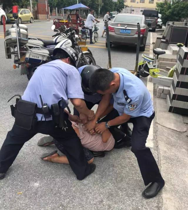 警察抓人现场真实图片