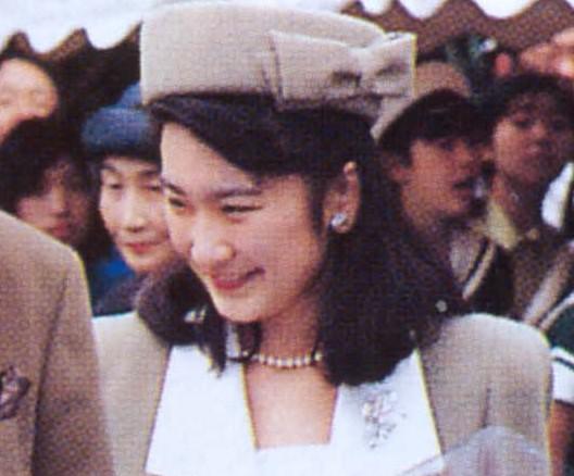 學生時代就和文仁親王訂婚，她是紀子妃，生了日本皇室唯一的男丁 歷史 第4張