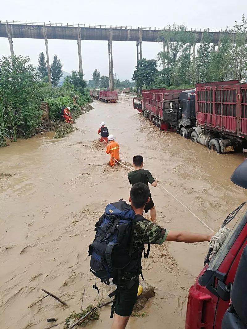 偃师暴雨图片