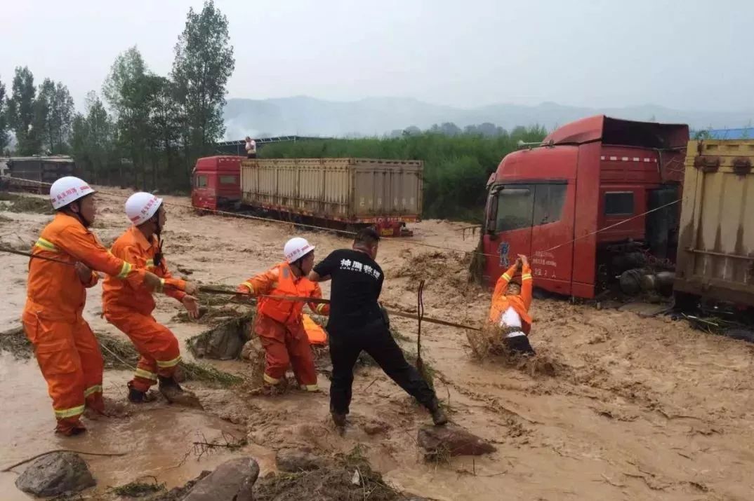 偃师暴雨图片