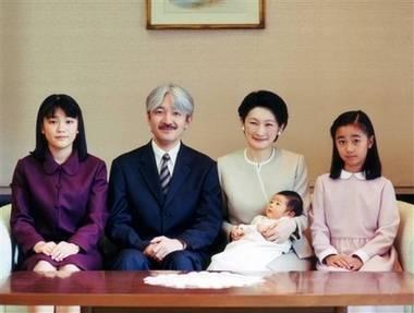 學生時代就和文仁親王訂婚，她是紀子妃，生了日本皇室唯一的男丁 歷史 第6張