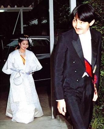 學生時代就和文仁親王訂婚，她是紀子妃，生了日本皇室唯一的男丁 歷史 第5張