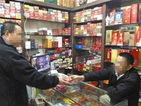 湖北一小夥子商店買菸找回一張50元錢紙幣有人說賺了5000元錢