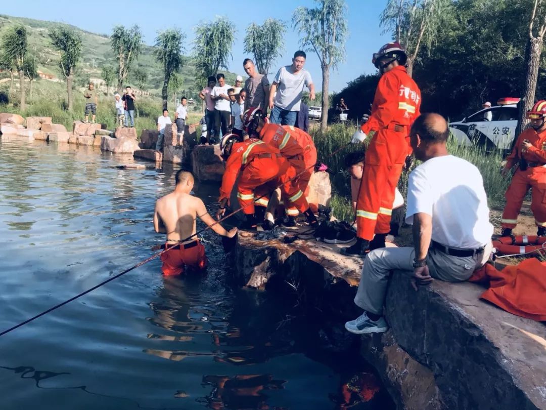 近日,固原接连发生两起溺水事故现场,暑假游玩远离水域