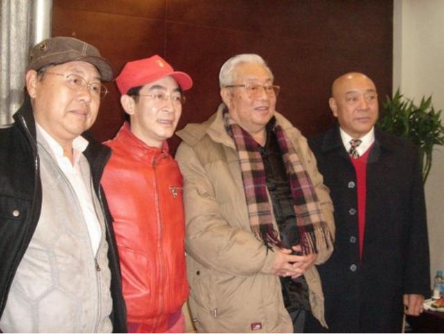 79岁朱龙广近照,演"如来佛祖"太像被跪拜,今头发全白不再接戏