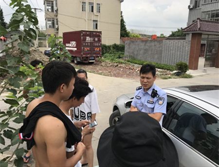 執法實錄社區民警做好防範不忘辦案烈日下走訪8小時成功擒賊