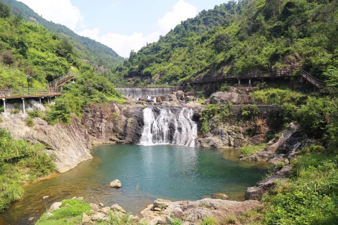 玉苍山滨旅游胜地集旅游休闲于一体鱼寮海滩度假区是苍南海苍南是旅