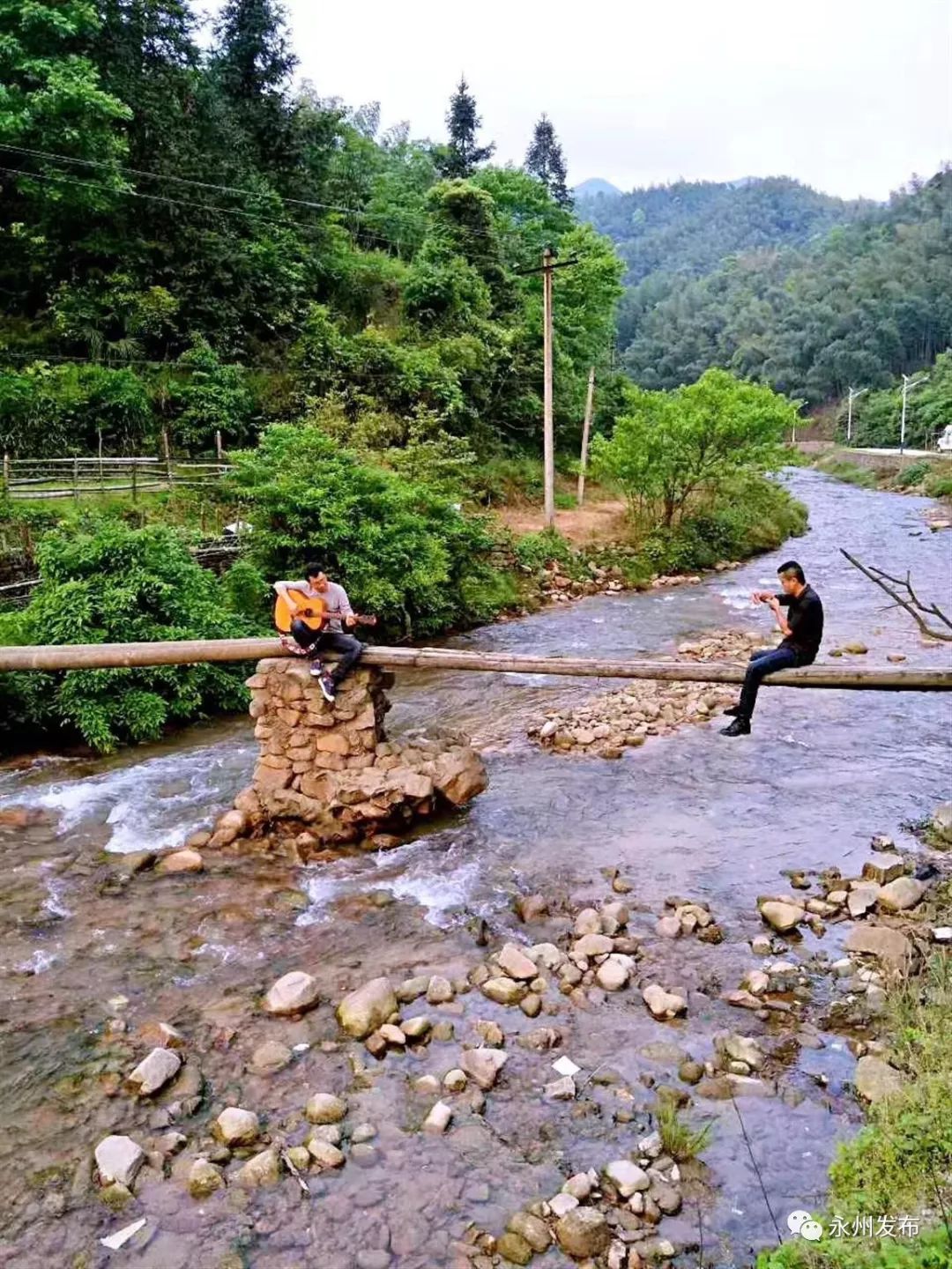 神秘古冰川遺址 秀美藍山漿洞鄉前段時間,湖南經視《鐘山說事》走讀