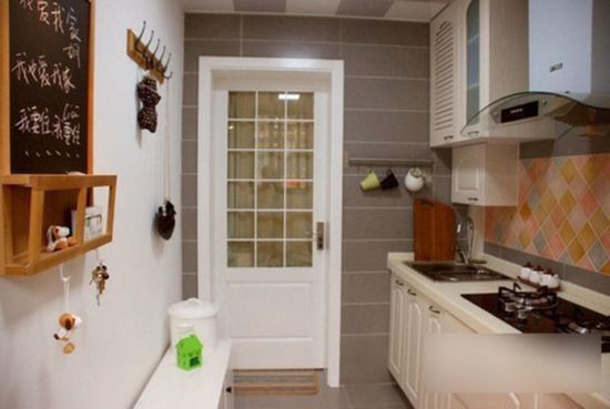 面积设计出性价比最高的使用方式,所以往往会将卫生间和厨房连在一起