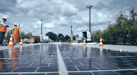 世界首条太阳能电池板公路建成!以后还可以给车充电