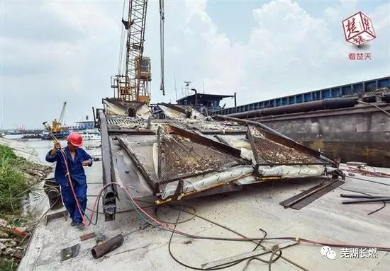 今日头条长江汉江武汉段全面禁止采砂非法采砂船将被拆解
