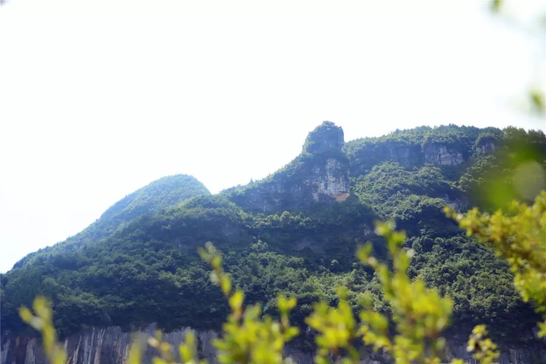 奉节传奇:天灯崖与灯盏窝的传说