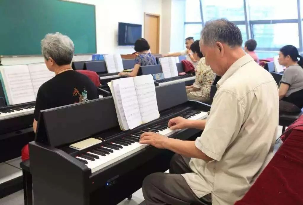 重庆老年大学钢琴班图片
