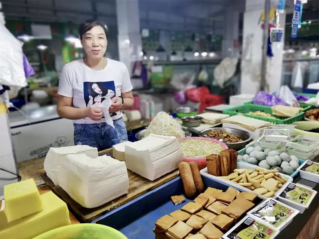 东银苑菜市场豆制品区-干净整齐▲东银苑菜市场鲜肉区-微笑服务该