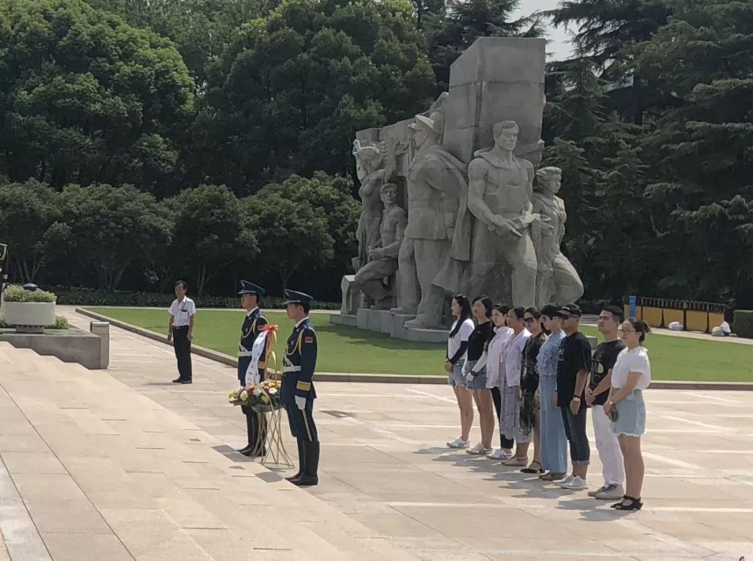 南湖革命纪念馆费静雯副馆长一行赴龙陵参观交流