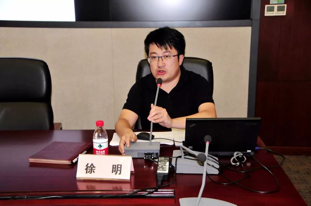 市经信委产业投资处徐明老师介绍了上海市技术改造换新计划并详细