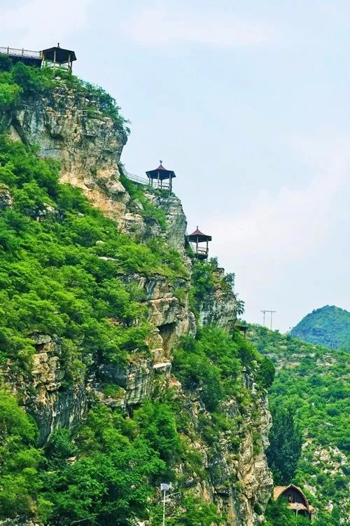 青山披翠湖色新,霞雲嶺金水湖景區查看價格詳情或訂購.