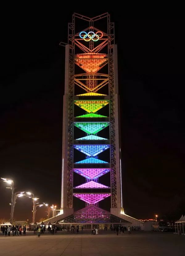 北京奥运火炬塔图片