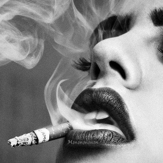 女生抽烟照片 霸气图片