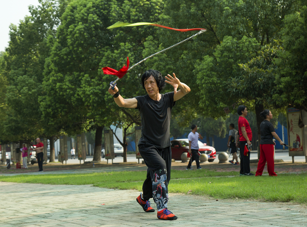 打架用麒麟鞭抽人图片